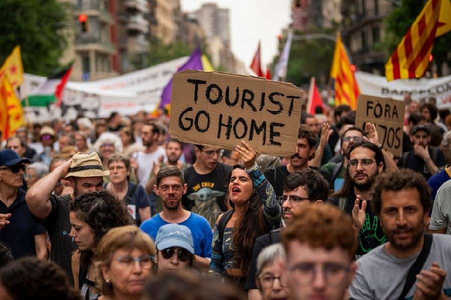 7 motive pentru care tot mai multe orașe occidentale s-au săturat de turiști – 7lucruri.ro